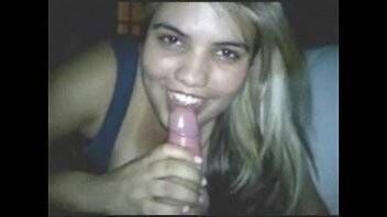Brasileira amadora fazendo boquete pro amante