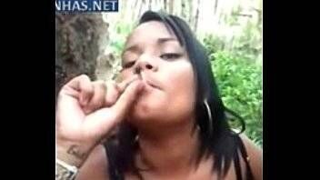 Sexo na favela amadora pagando boquete por maconha