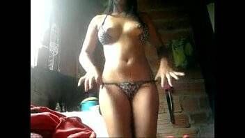 D4swing novinha gostosa da favela gravou vídeo dela exibindo sua lingerie nova e ficando peladinha