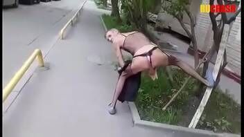 Videos de putaria bicha raquítica andando pelada na rua e ainda se masturbando
