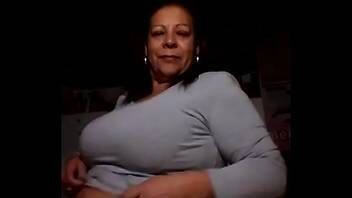 Xvedeo coroa malandrinha tocando siririca