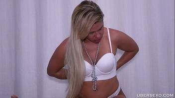 Brasileira tesuda fazendo de tudo no video pornô