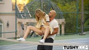 Professor de tenis fazendo sexo ardente com aluna