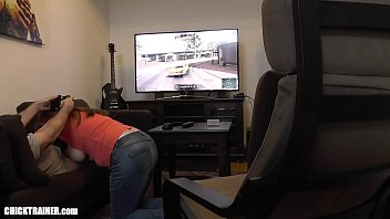 Videos de gamers deliciosas que adoram masturbar seus namorados para eles ficarem excitados e comerem sua xoxota