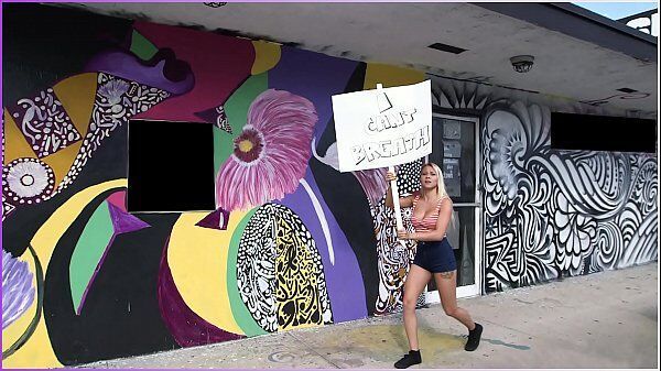 Sexo louco com uma loira bandida falando no meio da rua para todo mundo que quer uma pingolada