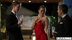 Redtube brasileiro com uma atriz porno safada metendo em um festa particular com dois de uma só vez