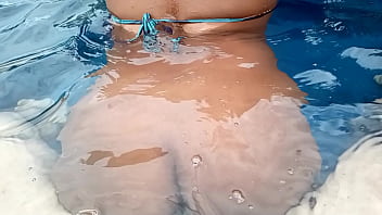 Xhamster ao vivo morena sexy dando cu na piscina