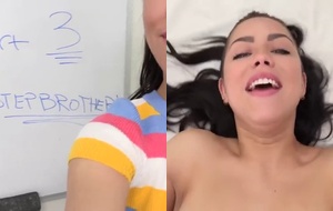 Morena deliciosa rebolando com tesão no pau grosso até gozar gemendo alto