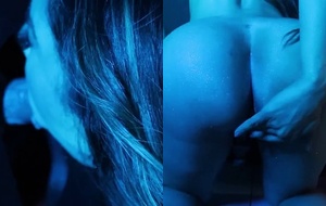 Morena peituda se esfregando no gloryhole e gemendo alto com dildos até gozar