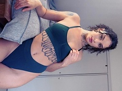 Erome morena cacheada tatuada nua se exibindo