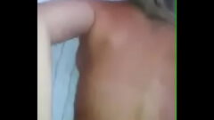 Loira gemendo